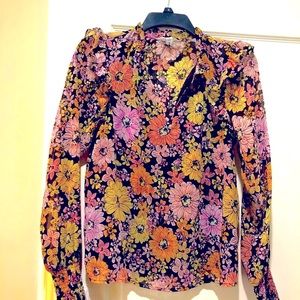 BB Dakota Floral top with ruffle shoulder size S